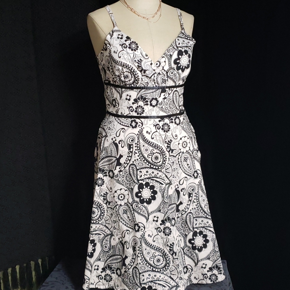 Deep V-neck Black and White Floral Dress with Spaghetti Straps, Thick Wa…